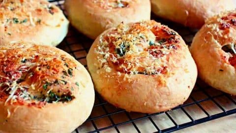 No-Knead Garlic Parmesan Dinner Rolls Recipe | DIY Joy Projects and Crafts Ideas
