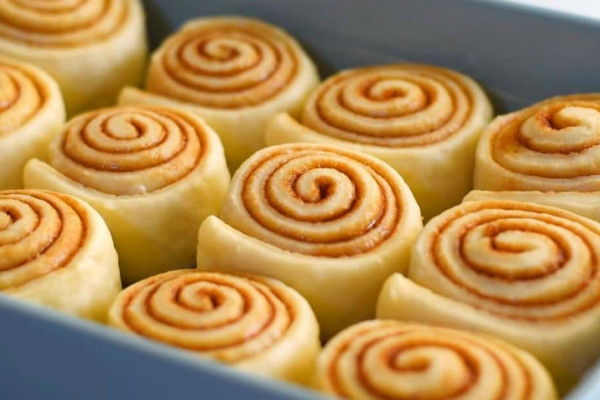 Soft and Fluffy Cinnamon Rolls in 4 Simple Steps