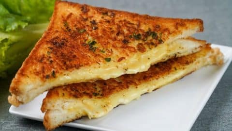 Ultimate Toasted Garlic Cheese Sandwich Recipe | DIY Joy Projects and Crafts Ideas