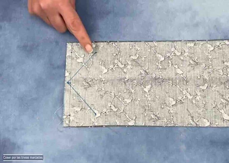 DIY Bath Rug With Old Towels Tutorial