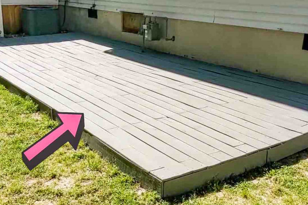 DIY platform deck from pallets and fence pickets