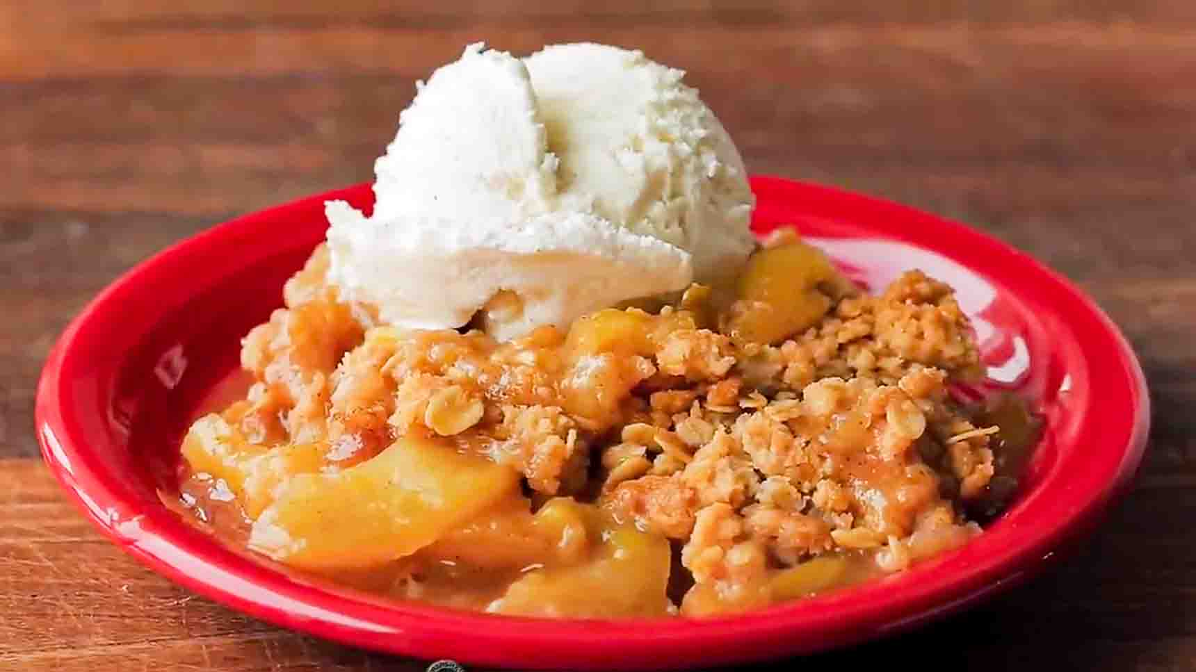 Easy Apple Crisp Recipe | DIY Joy Projects and Crafts Ideas