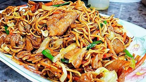 Take-Out Style Chicken Chow Mein Recipe | DIY Joy Projects and Crafts Ideas