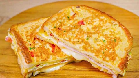 Easy One-Pan Egg Toast Recipe | DIY Joy Projects and Crafts Ideas