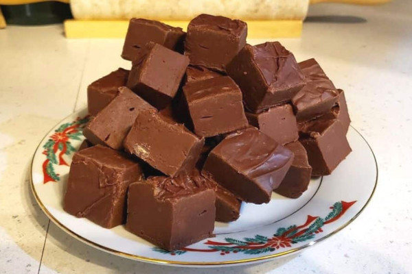 2 Ingredient 2 Minute Chocolate Fudge