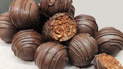 3-Ingredient Chocolate Balls Ready in 15 Minutes | DIY Joy Projects and Crafts Ideas