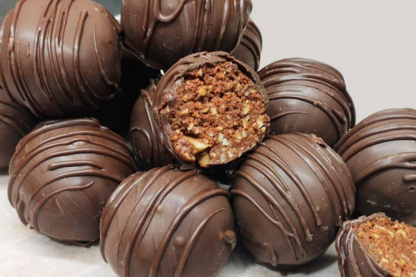 3-Ingredient Chocolate Balls Ready in 15 Minutes
