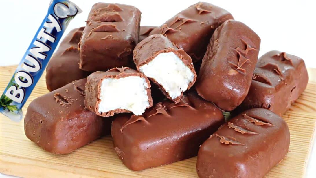 3-Ingredient Copycat Bounty Bars Recipe | DIY Joy Projects and Crafts Ideas