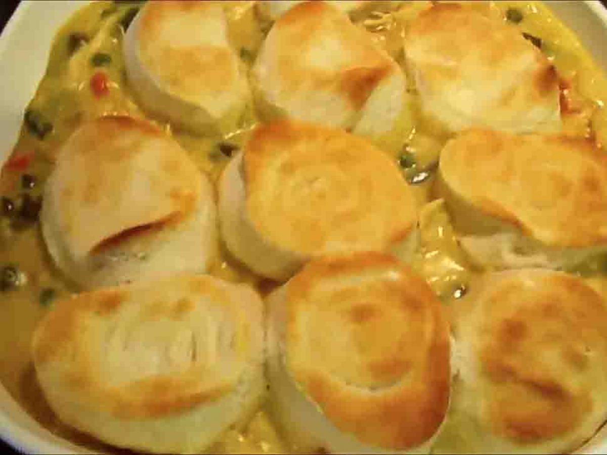 https://diyjoy.com/wp-content/uploads/2022/09/4-ingredient-chicken-pot-pie-recipe-1200x900.jpg