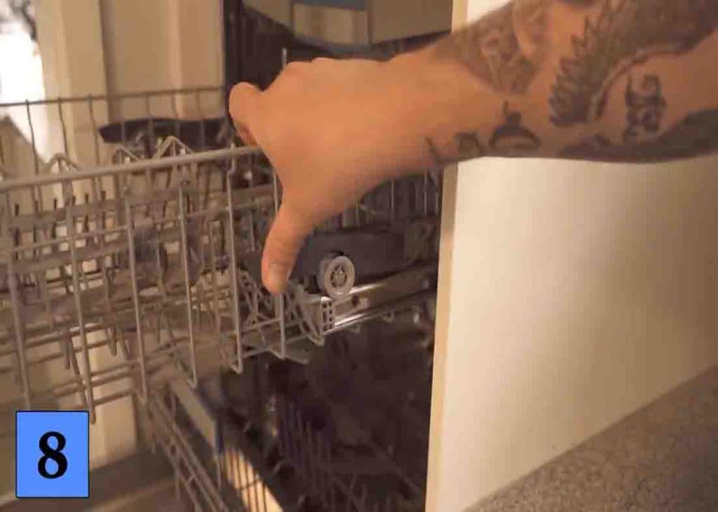 Adjusting the height of the dishwasher to fully utilize it