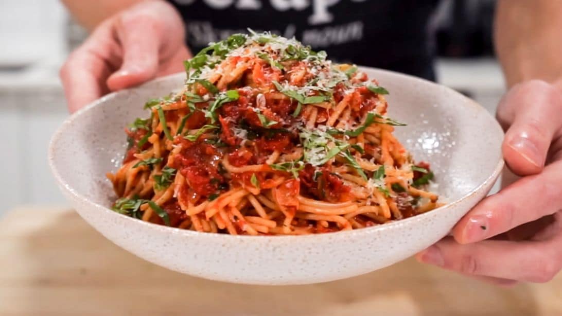 Cheap and Easy Tomato Basil Pasta | DIY Joy Projects and Crafts Ideas