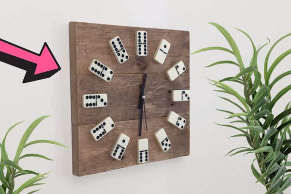 DIY Domino Clock From Pallet Wood