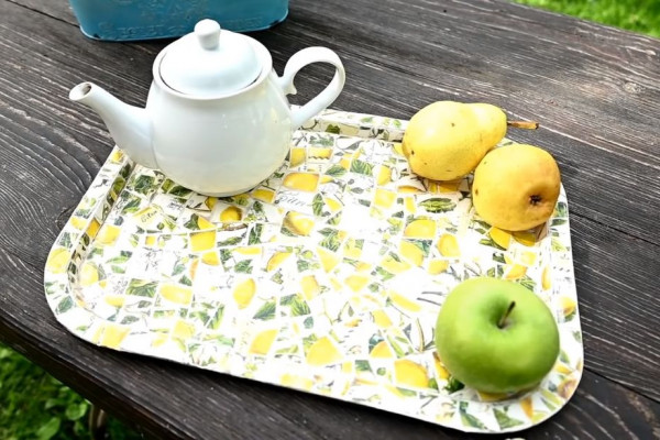 DIY Mosaic Tray From Paper Napkins