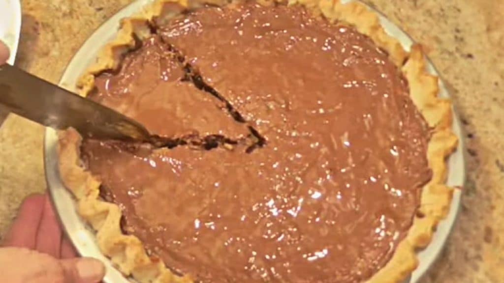 Delicious Old-Fashioned Chocolate Fudge Pie Recipe