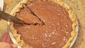 Delicious Old-Fashioned Chocolate Fudge Pie Recipe