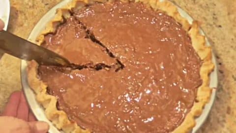 Delicious Old-Fashioned Chocolate Fudge Pie Recipe | DIY Joy Projects and Crafts Ideas