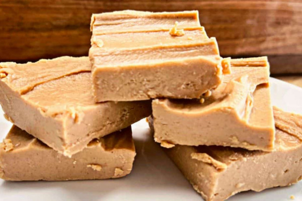 Easy 2-Ingredient Fudge Recipe