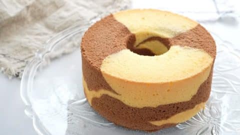 Easy Chocolate Orange Chiffon Cake | DIY Joy Projects and Crafts Ideas