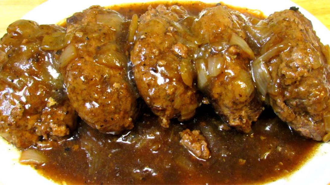 Easy Skillet Salisbury Steak In Onion Gravy Recipe | DIY Joy Projects and Crafts Ideas