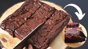 Easy-To-Make Fudgy Brownies With Flaky Top