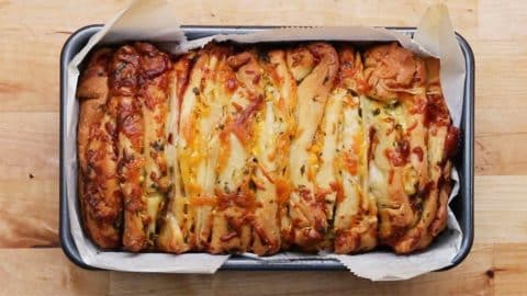 Ham and Cheese Pull-Apart Garlic Bread | DIY Joy Projects and Crafts Ideas