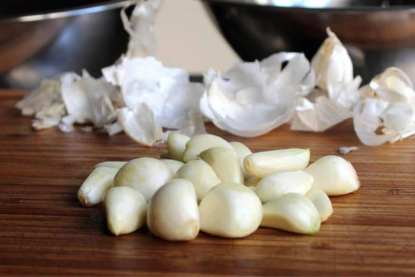 How to Peel 20 Cloves in 20 Seconds