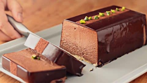 No-Bake Rich Chocolate Mousse Cake Recipe | DIY Joy Projects and Crafts Ideas