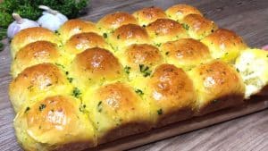 No-Knead Garlic Butter Bread Rolls