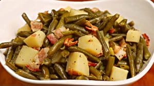 Super Easy Southern Green Beans & Potatoes Recipe