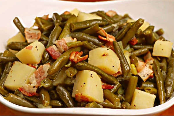 Super Easy Southern Green Beans & Potatoes Recipe