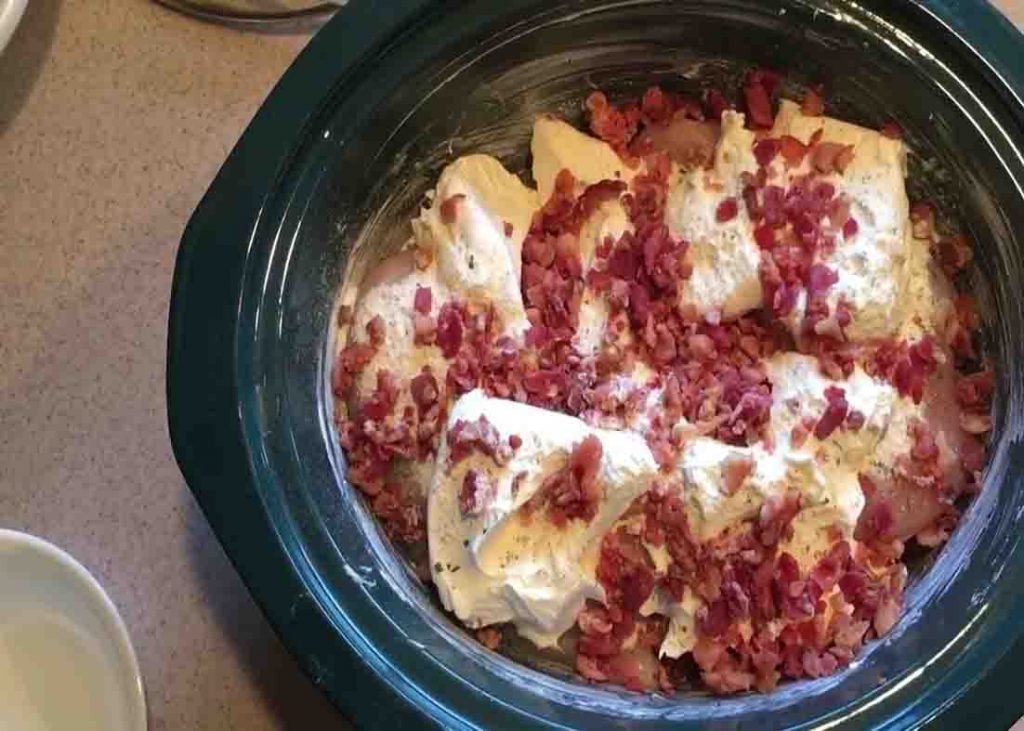 The ingredients for the cheesy bacon ranch chicken recipe is ready to be cooked