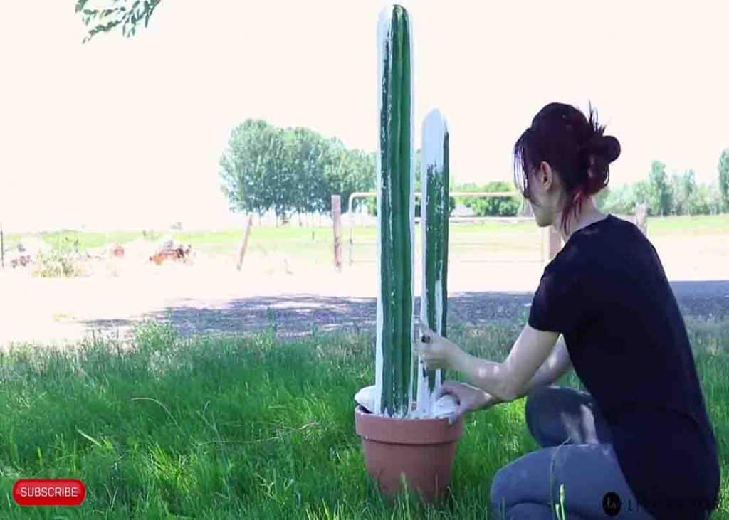 Painting the DIY big cactus plant