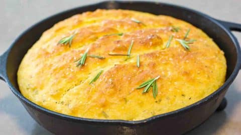Easy 4-Ingredient Skillet Bread Recipe | DIY Joy Projects and Crafts Ideas