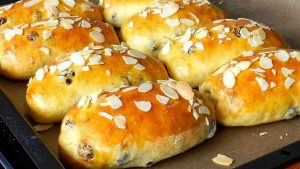 Easy Raisin Bread Rolls Recipe