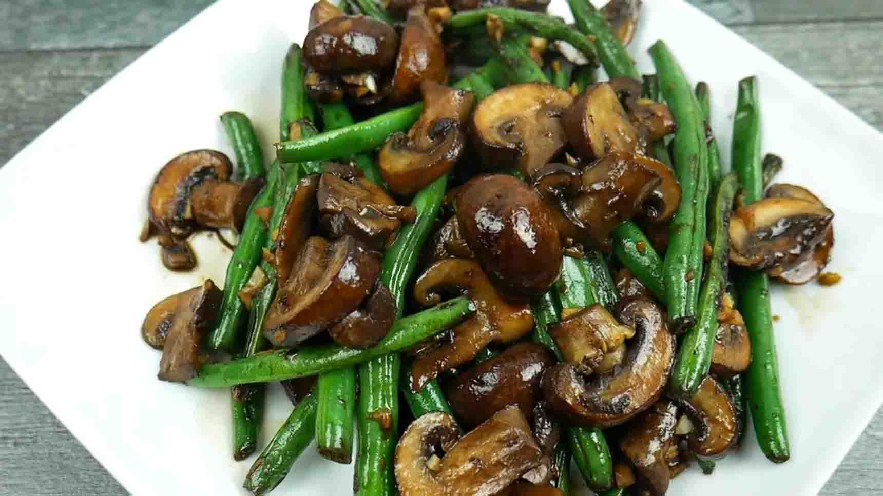 Garlic Green Beans With Mushrooms Recipe | DIY Joy Projects and Crafts Ideas