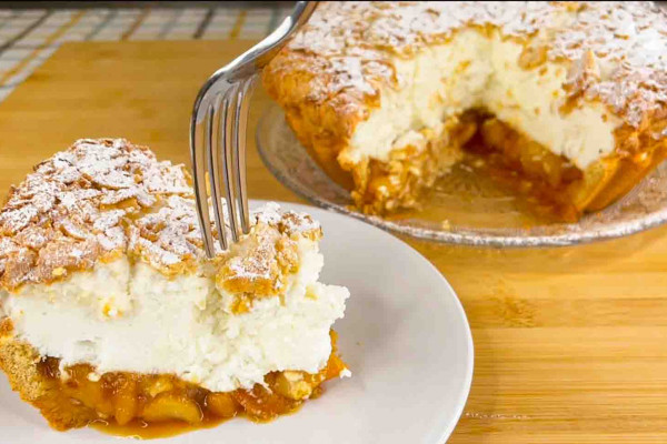 Yogurt-based apple pie recipe