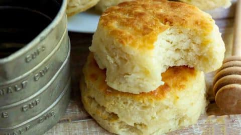 3-Ingredient Buttermilk Biscuits Recipe | DIY Joy Projects and Crafts Ideas