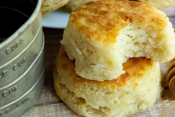 3-ingredient buttermilk biscuit recipe