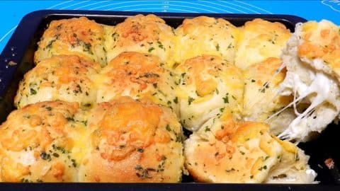 Homemade Cheese Butter Garlic Dinner Rolls | DIY Joy Projects and Crafts Ideas