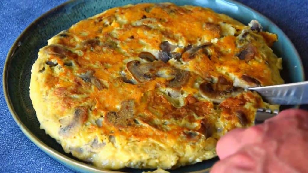 Delicious Homemade Cheese & Mushroom Omelet Recipe
