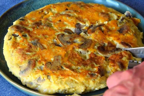 Delicious Homemade Cheese & Mushroom Omelet Recipe
