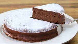 Easy 2-Ingredient Chocolate Cake Recipe