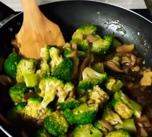 Easy Broccoli Mushroom in Garlic Sauce Recipe