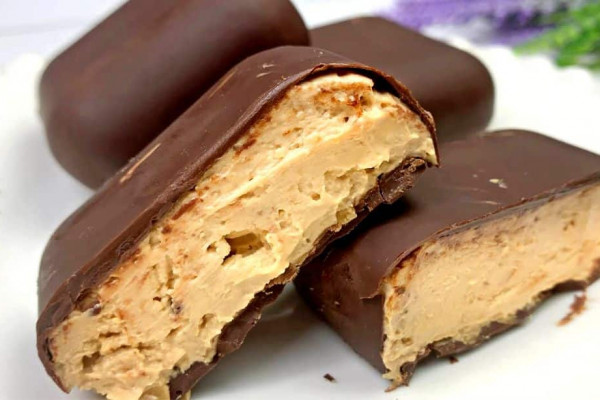 Easy Chocolate Glazed Cheese Bars