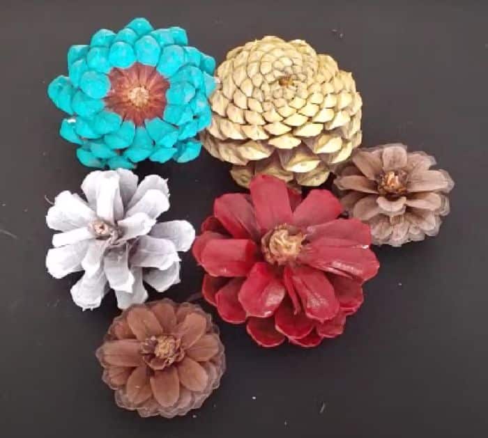 Easy DIY Pinecone Flowers Décor Idea