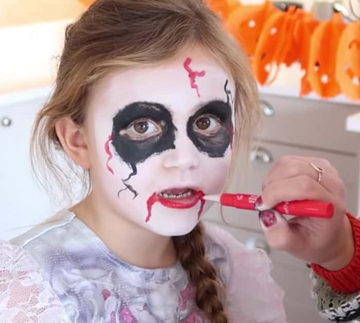 10 Easy And Scary Halloween Face Paint Ideas For Kids