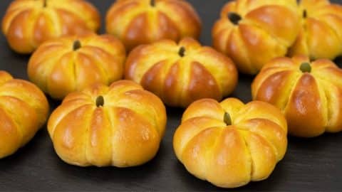 Easy Soft Pumpkin Dinner Rolls Recipe | DIY Joy Projects and Crafts Ideas