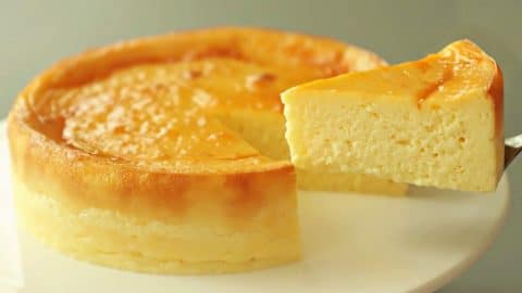 Easy-To-Make Custard Soufflé Cheesecake | DIY Joy Projects and Crafts Ideas