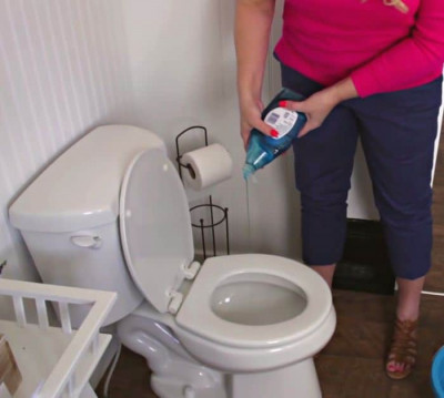 Learn The "Secret Plumber's Trick" To Unclog A Toilet - DIY Joy