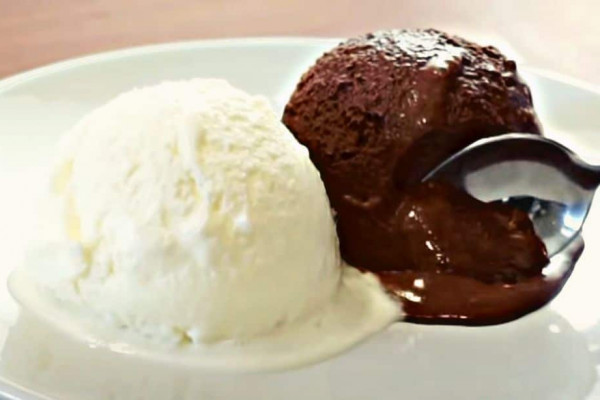 Instant 5-Minute Vanilla & Chocolate Ice Cream Recipe